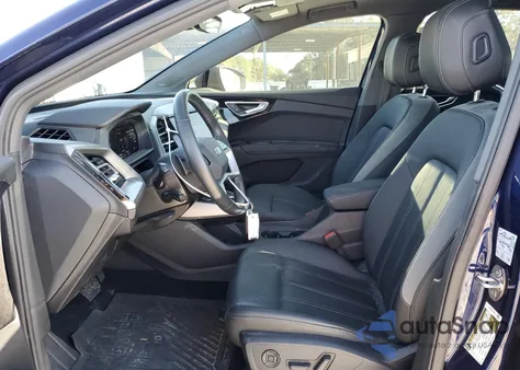 2023 Audi Q4 E-Tron Premium Plus z USA, uszkodzony, nr VIN WA1BCBFZ7PP018234